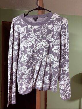 M Floral Crewneck Sweater - Gray and White